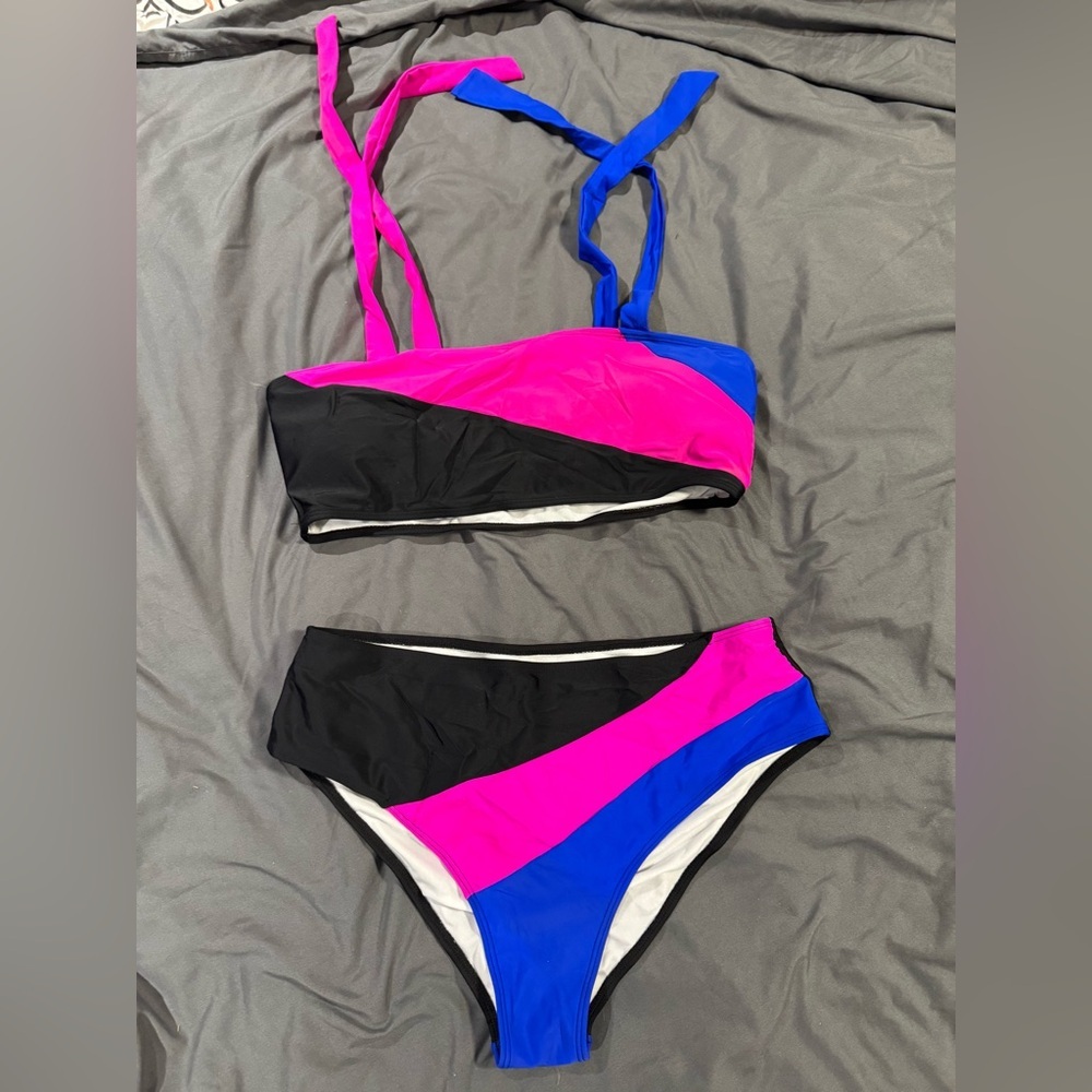 SHEIN Bikinx Plus Color Block Knotted Shoulder Bikini Swimsuit